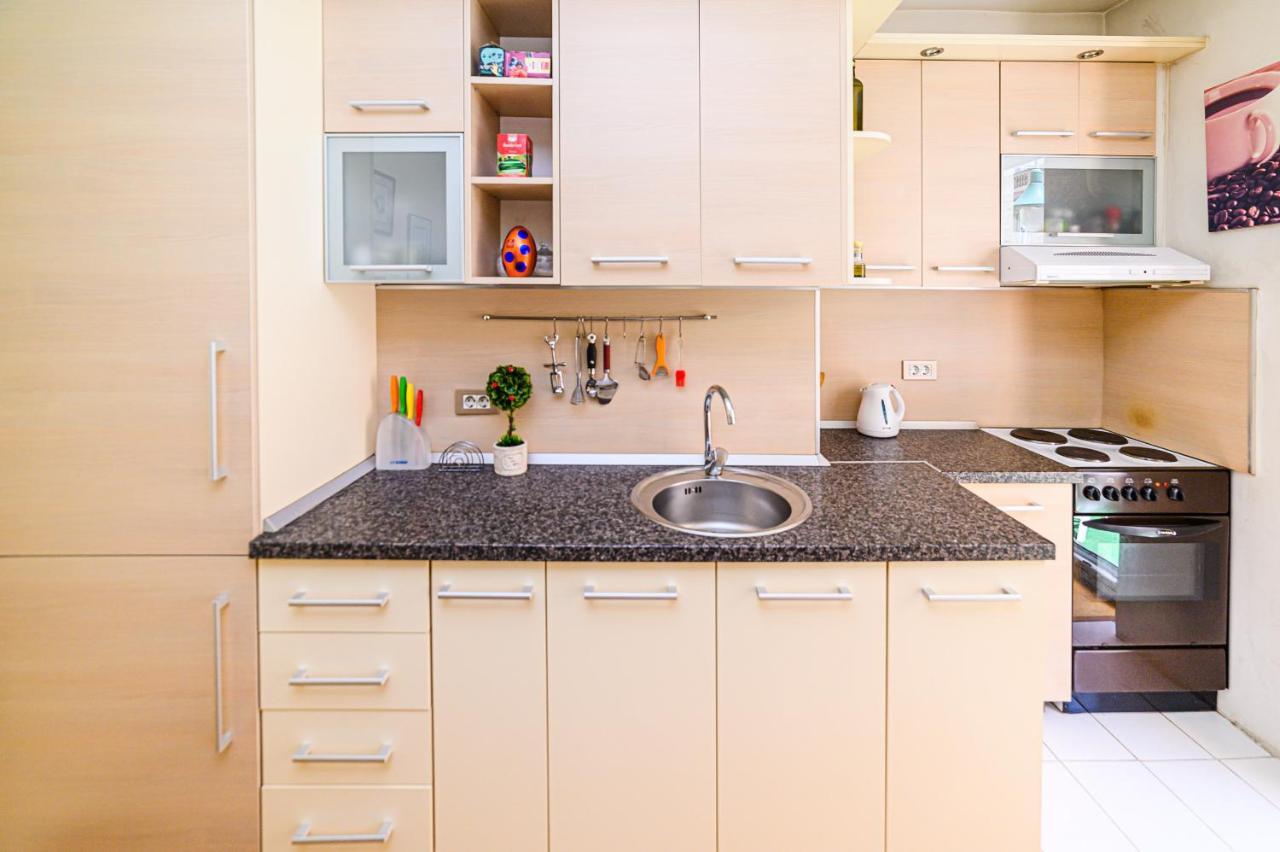 Cute And Cozy With Cathedral View-excellent Location Apartment